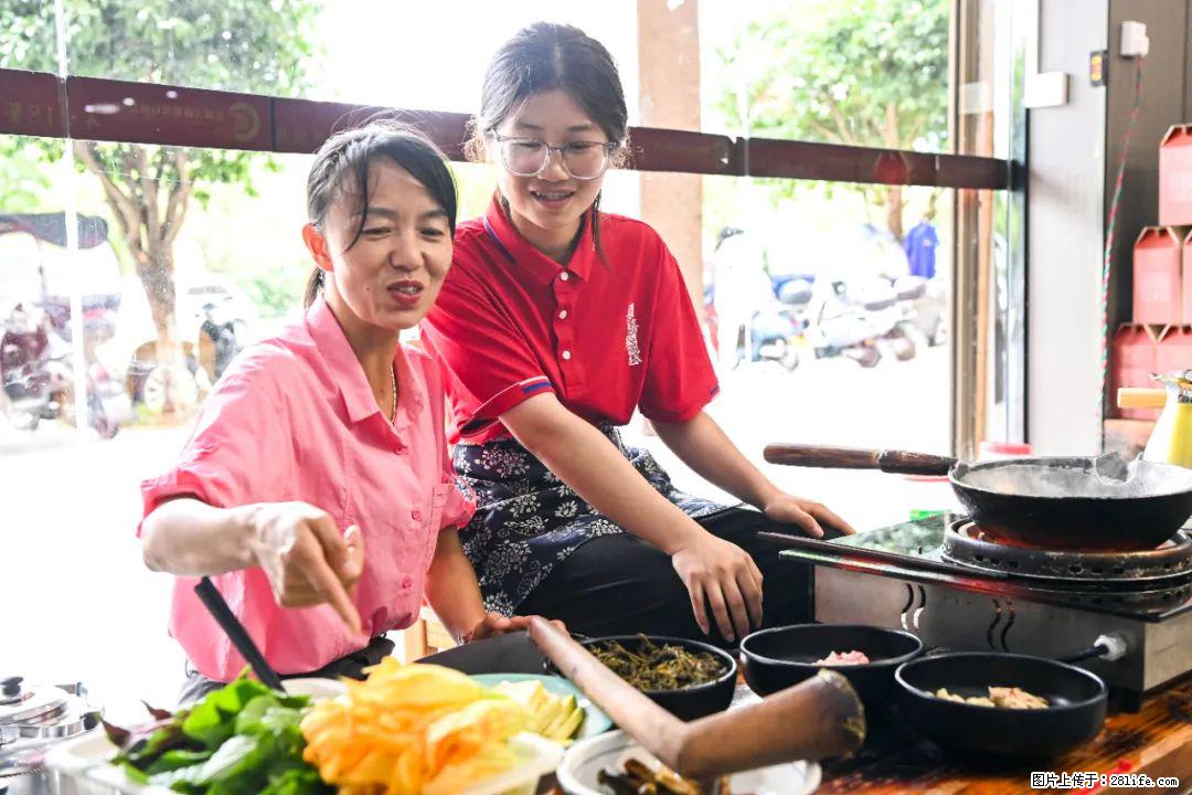全网追的“扁担女孩”，找了一份暑假工，时薪12元 - 天水生活资讯 - 天水28生活网 tianshui.28life.com